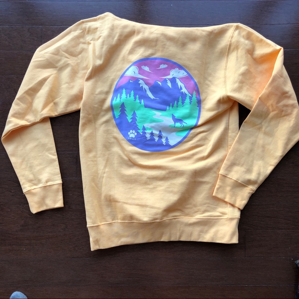 *SOLD* Women’s Sweatshirt, Size Small